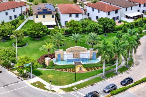 Таунхаус в Хайалиа, Флорида 3 спальни, 153.29м2 № 2021382