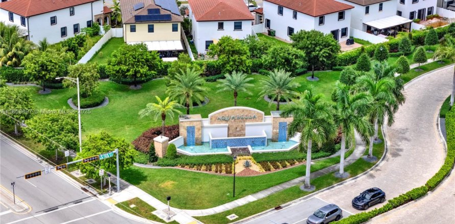 Adosado en Hialeah, Florida 3 dormitorios, 153.29 m2 № 2021382