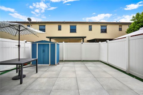 Adosado en venta en Hialeah, Florida, 3 dormitorios, 153.29 m2 № 2021382 - foto 15