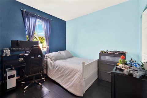 Adosado en venta en Hialeah, Florida, 3 dormitorios, 153.29 m2 № 2021382 - foto 25