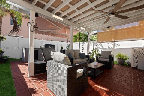 Touwnhouse à vendre à Hialeah, Floride: 3 chambres, 147.9 m2 № 1996378 - photo 30