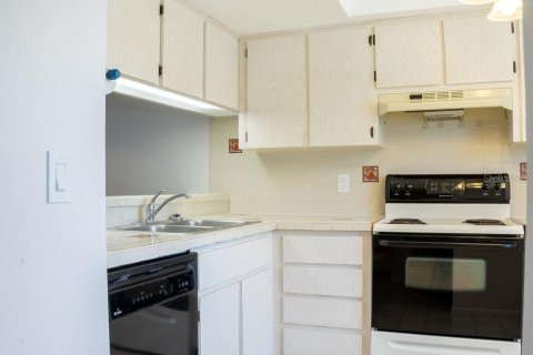Condo in Holiday, Florida, 2 bedrooms  № 1828419 - photo 2