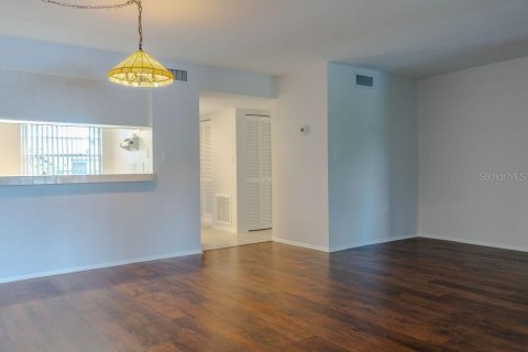 Condo in Holiday, Florida, 2 bedrooms  № 1828419 - photo 11
