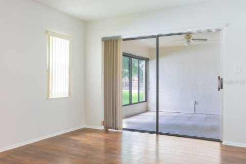 Condo in Holiday, Florida, 2 bedrooms  № 1828419 - photo 18