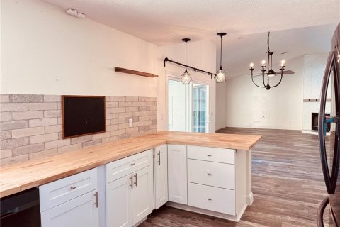 House in Orlando, Florida 3 bedrooms, 172.05 sq.m. № 1718047 - photo 12