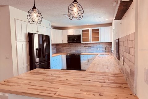 House in Orlando, Florida 3 bedrooms, 172.05 sq.m. № 1718047 - photo 11