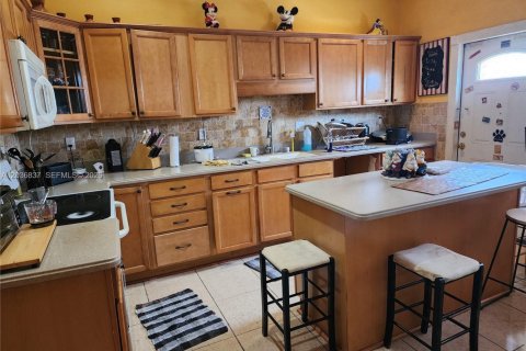 Commercial property in Miami, Florida 268.67 sq.m. № 2085484 - photo 15