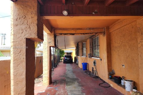 Commercial property in Miami, Florida 268.67 sq.m. № 2085484 - photo 6