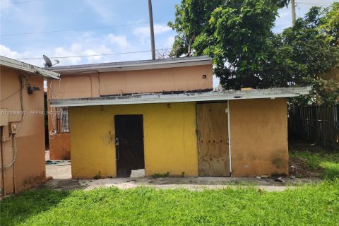 Commercial property in Miami, Florida 268.67 sq.m. № 2085484 - photo 10