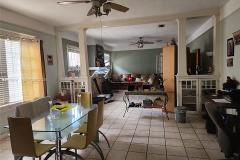 Commercial property in Miami, Florida 268.67 sq.m. № 2085484 - photo 16