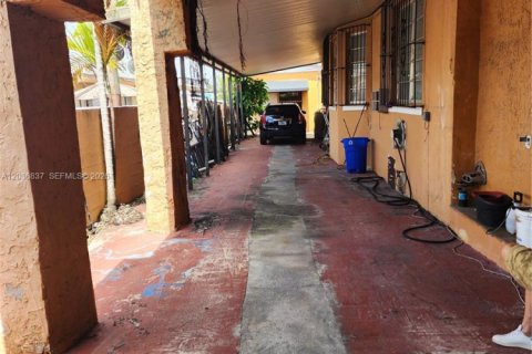 Commercial property in Miami, Florida 268.67 sq.m. № 2085484 - photo 5
