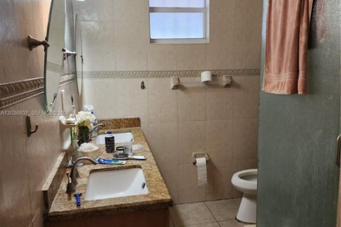 Commercial property in Miami, Florida 268.67 sq.m. № 2085484 - photo 18