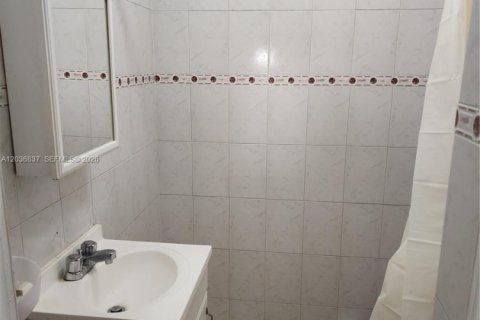 Commercial property in Miami, Florida 268.67 sq.m. № 2085484 - photo 19