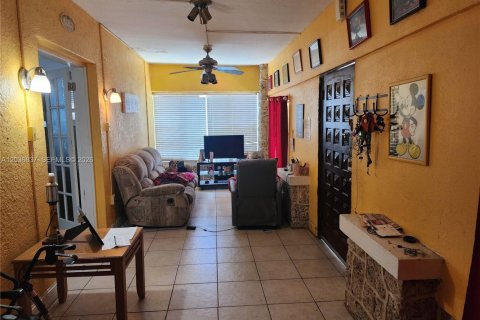 Commercial property in Miami, Florida 268.67 sq.m. № 2085484 - photo 11