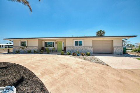 House in Englewood, Florida 3 bedrooms, 170.29 sq.m. № 1681219 - photo 5