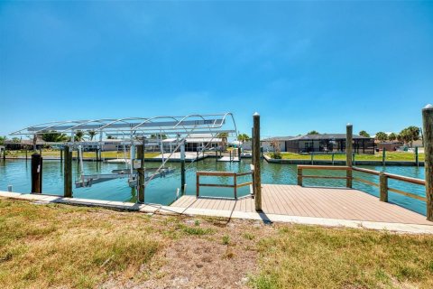 House in Englewood, Florida 3 bedrooms, 170.29 sq.m. № 1681219 - photo 14