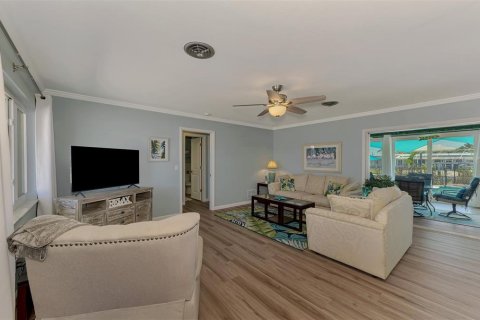 House in Englewood, Florida 3 bedrooms, 170.29 sq.m. № 1681219 - photo 24