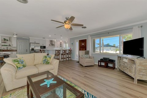 House in Englewood, Florida 3 bedrooms, 170.29 sq.m. № 1681219 - photo 19