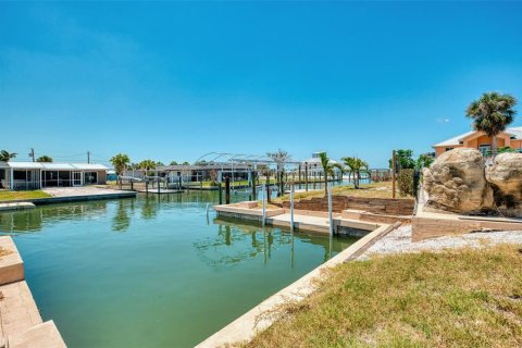 House in Englewood, Florida 3 bedrooms, 170.29 sq.m. № 1681219 - photo 16
