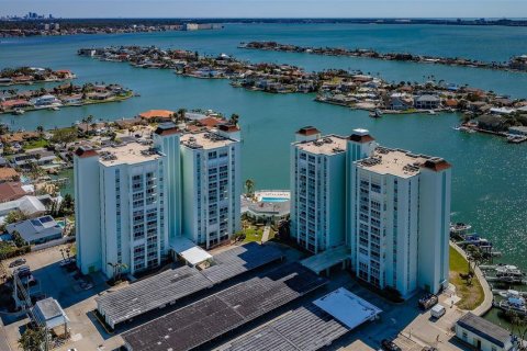Condominio en venta en Saint Pete Beach, Florida, 2 dormitorios, 105.07 m2 № 1578422 - foto 1