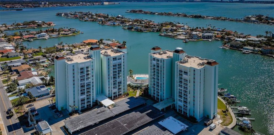 Condominio en Saint Pete Beach, Florida, 2 dormitorios № 1578422