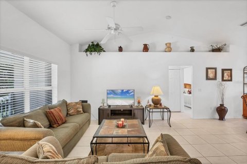 House in Port Charlotte, Florida 3 bedrooms, 121.98 sq.m. № 1847247 - photo 8