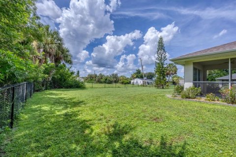 House in Port Charlotte, Florida 3 bedrooms, 121.98 sq.m. № 1847247 - photo 29