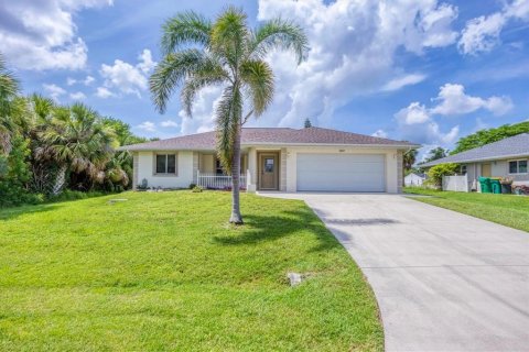 House in Port Charlotte, Florida 3 bedrooms, 121.98 sq.m. № 1847247 - photo 2