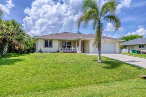 House in Port Charlotte, Florida 3 bedrooms, 121.98 sq.m. № 1847247 - photo 3