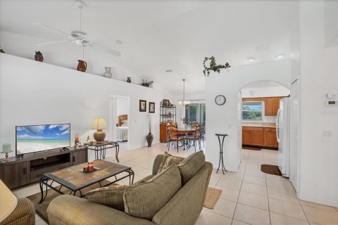 House in Port Charlotte, Florida 3 bedrooms, 121.98 sq.m. № 1847247 - photo 9