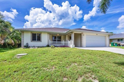 House in Port Charlotte, Florida 3 bedrooms, 121.98 sq.m. № 1847247 - photo 4
