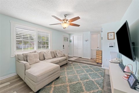 House in Tarpon Springs, Florida 2 bedrooms, 74.32 sq.m. № 1819143 - photo 8