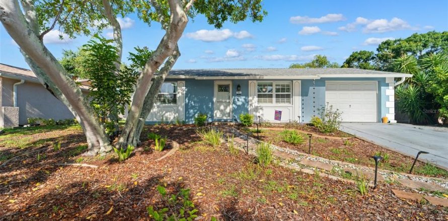 House in Tarpon Springs, Florida 2 bedrooms, 74.32 sq.m. № 1819143