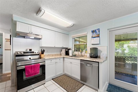 House in Tarpon Springs, Florida 2 bedrooms, 74.32 sq.m. № 1819143 - photo 10