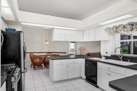 House in Leesburg, Florida 3 bedrooms, 203.36 sq.m. № 1919497 - photo 15