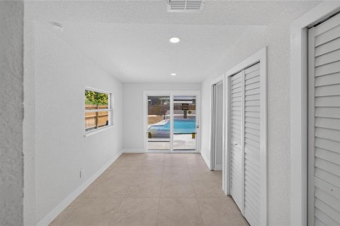 House in Tampa, Florida 3 bedrooms, 182.83 sq.m. № 2200130 - photo 23