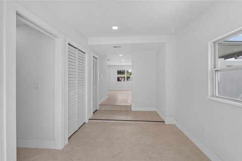 House in Tampa, Florida 3 bedrooms, 182.83 sq.m. № 2200130 - photo 24