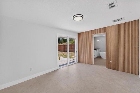 House in Tampa, Florida 3 bedrooms, 182.83 sq.m. № 2200130 - photo 26