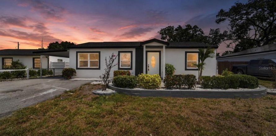 House in Tampa, Florida 3 bedrooms, 182.83 sq.m. № 2200130