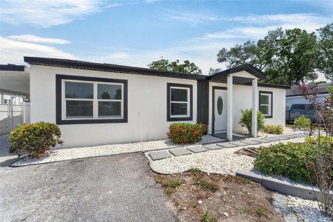 House in Tampa, Florida 3 bedrooms, 182.83 sq.m. № 2200130 - photo 8