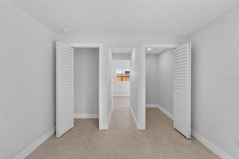 House in Tampa, Florida 3 bedrooms, 182.83 sq.m. № 2200130 - photo 29