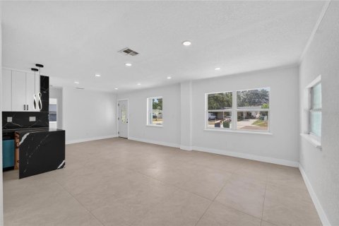 House in Tampa, Florida 3 bedrooms, 182.83 sq.m. № 2200130 - photo 22
