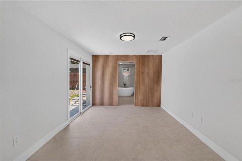 House in Tampa, Florida 3 bedrooms, 182.83 sq.m. № 2200130 - photo 25