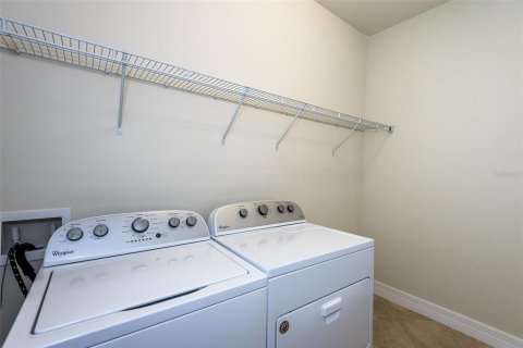 House in North Port, Florida 3 bedrooms, 153.66 sq.m. № 2225989 - photo 14