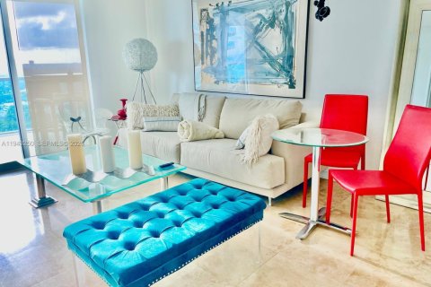 Снять в аренду квартиру в Майами, Флорида 1 спальня, 73.49м2, № 2005112 - фото 2