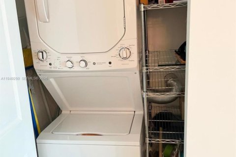 Снять в аренду квартиру в Майами, Флорида 1 спальня, 73.49м2, № 2005112 - фото 4