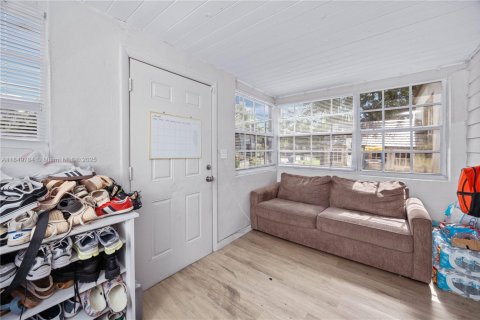 House in Miami, Florida 2 bedrooms, 105.72 sq.m. № 1854921 - photo 6