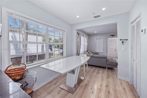 House in Miami, Florida 2 bedrooms, 105.72 sq.m. № 1854921 - photo 10