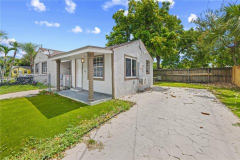 House in Miami, Florida 2 bedrooms, 105.72 sq.m. № 1854921 - photo 21