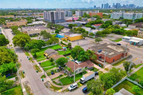 House in Miami, Florida 2 bedrooms, 105.72 sq.m. № 1854921 - photo 27